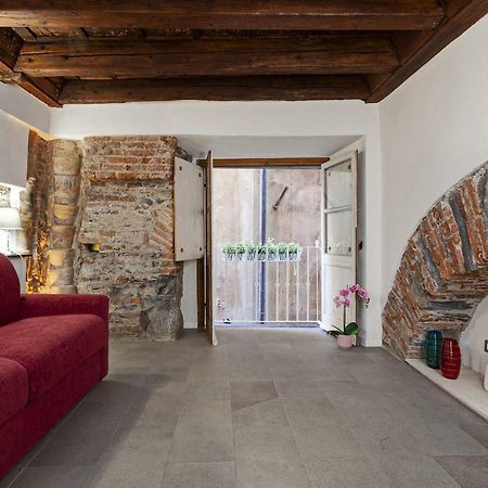 Wood And Stone Apartment In The Historical Center Genua Exterior foto