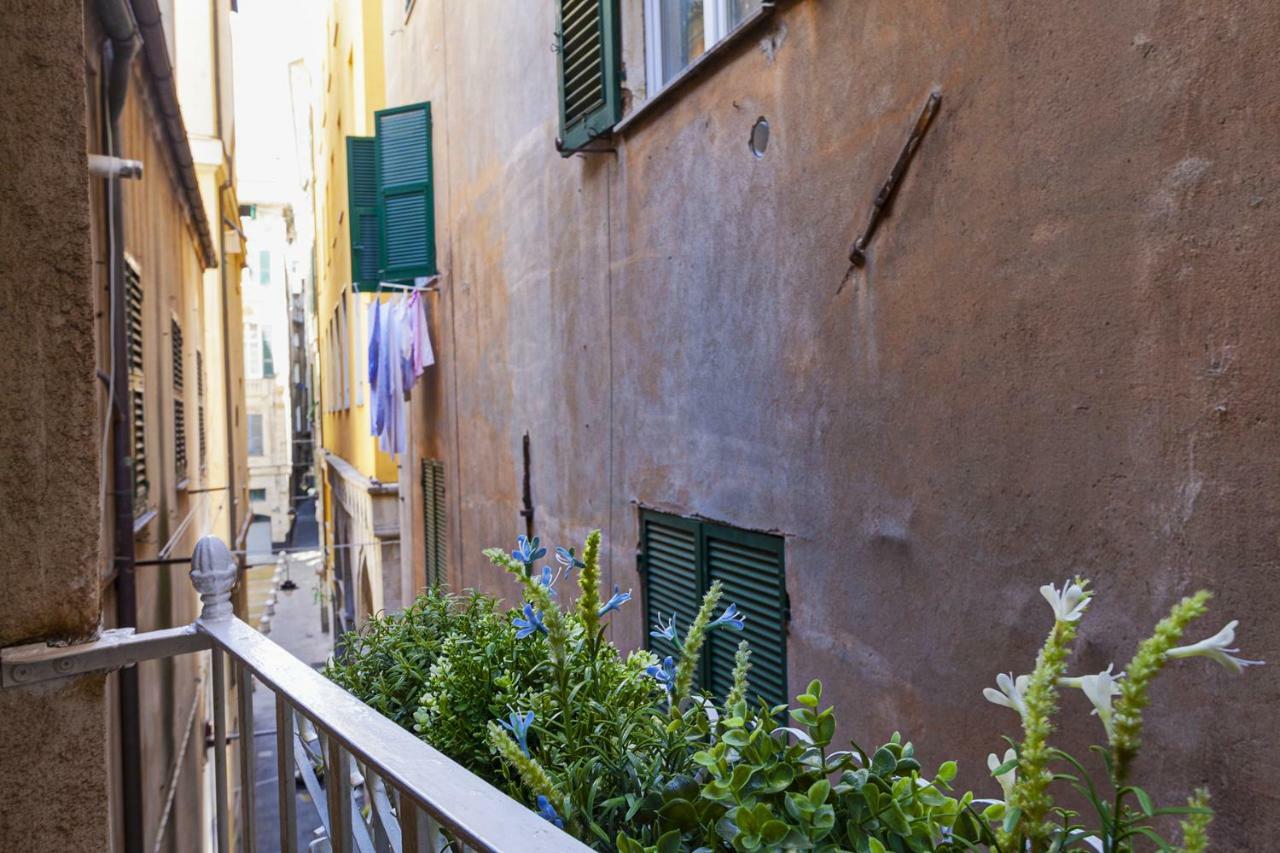 Wood And Stone Apartment In The Historical Center Genua Exterior foto