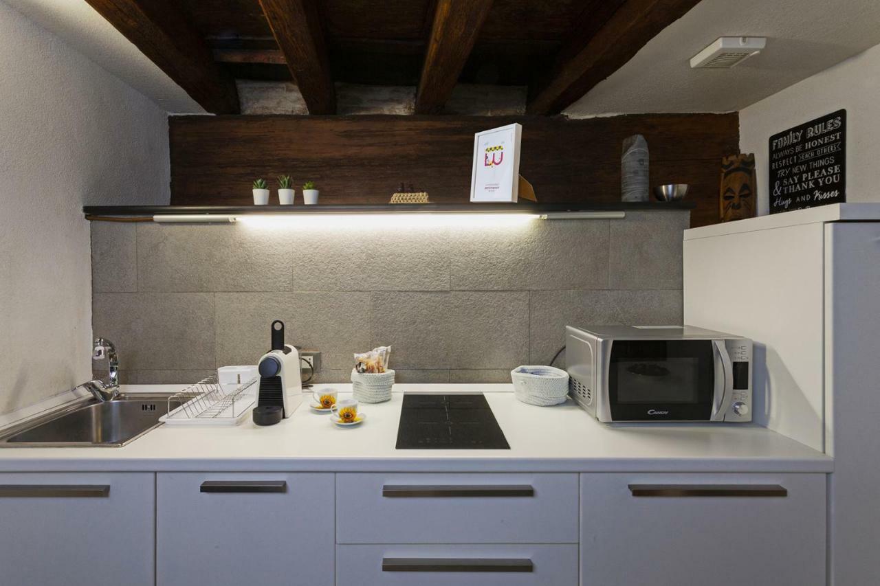 Wood And Stone Apartment In The Historical Center Genua Exterior foto