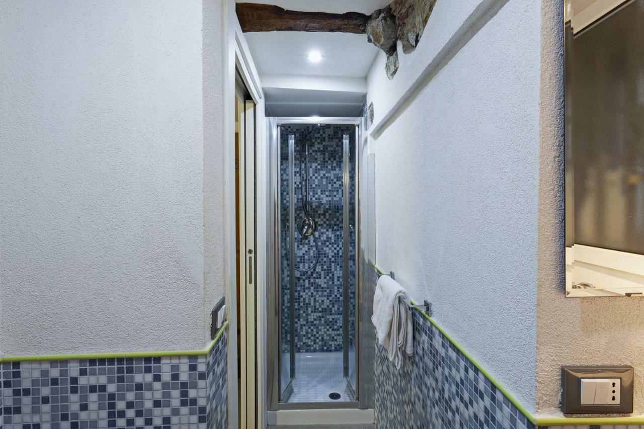 Wood And Stone Apartment In The Historical Center Genua Exterior foto