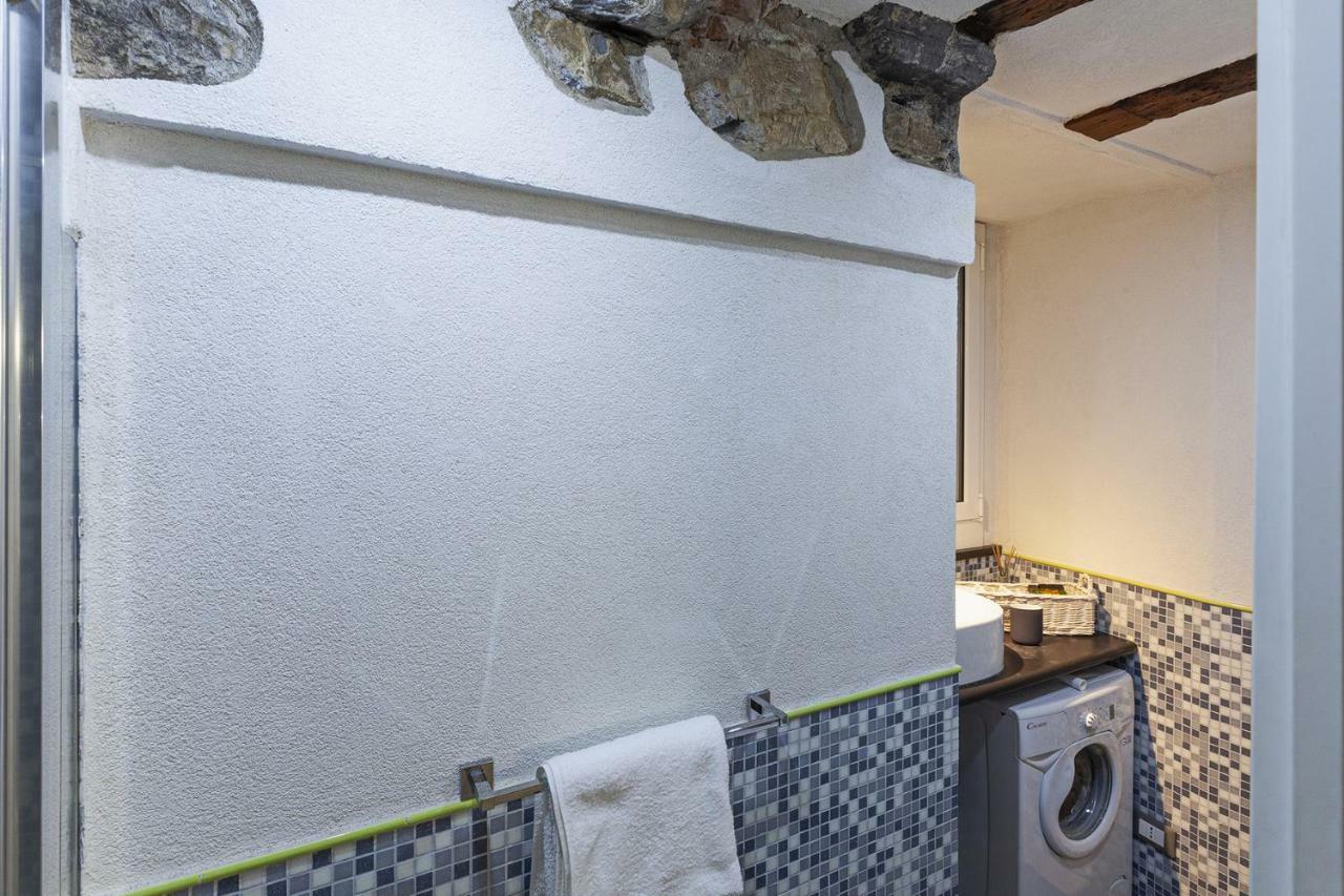 Wood And Stone Apartment In The Historical Center Genua Exterior foto