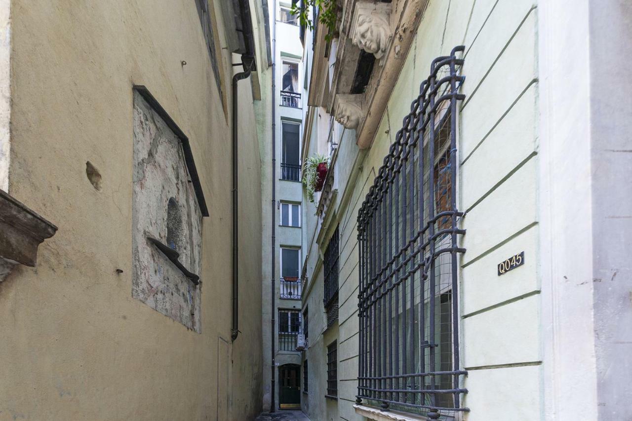 Wood And Stone Apartment In The Historical Center Genua Exterior foto