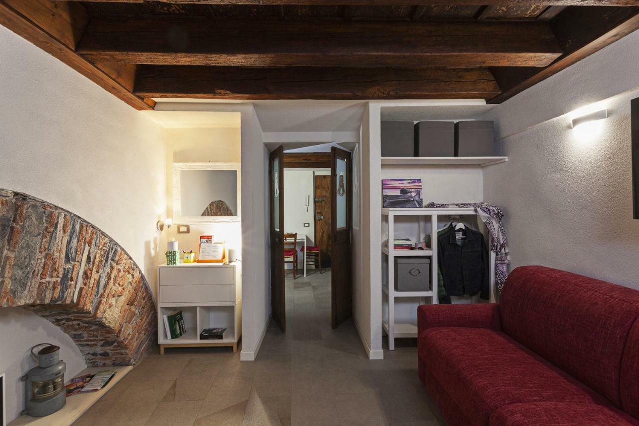 Wood And Stone Apartment In The Historical Center Genua Exterior foto