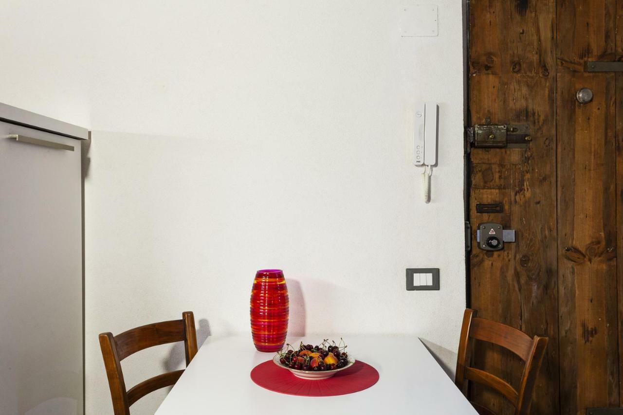 Wood And Stone Apartment In The Historical Center Genua Exterior foto